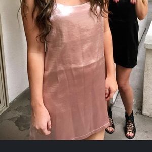 Pale pink dress, Silence & Noise